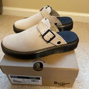 Dr. Martens Carlson Mules - Warm Sand